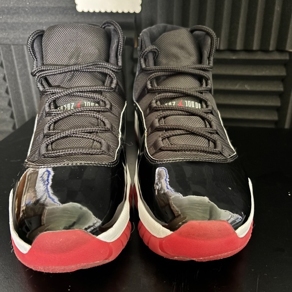 Jordan 11 Retro Bred (2019) M13 - Picture 2 of 6